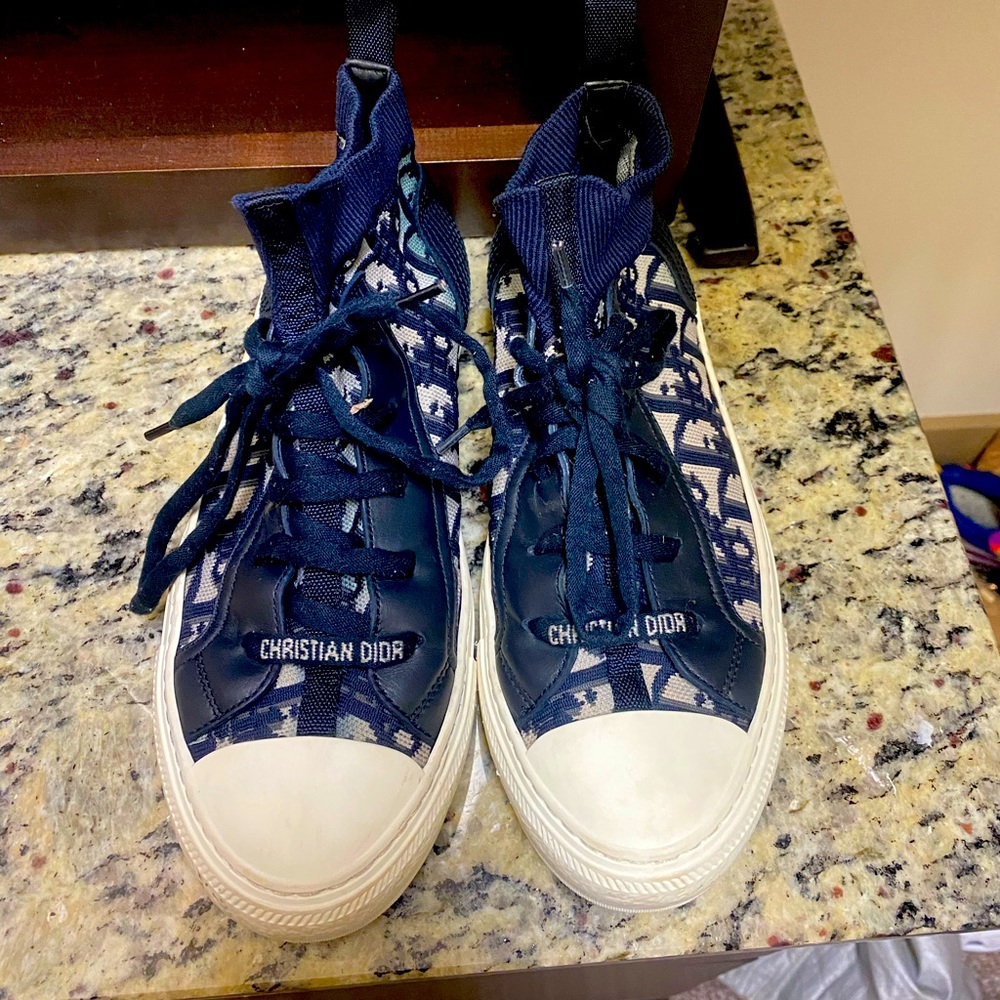 The Walk'n'Dior sneaker is crafted in deep blue Dior
Oblique technical mesh,